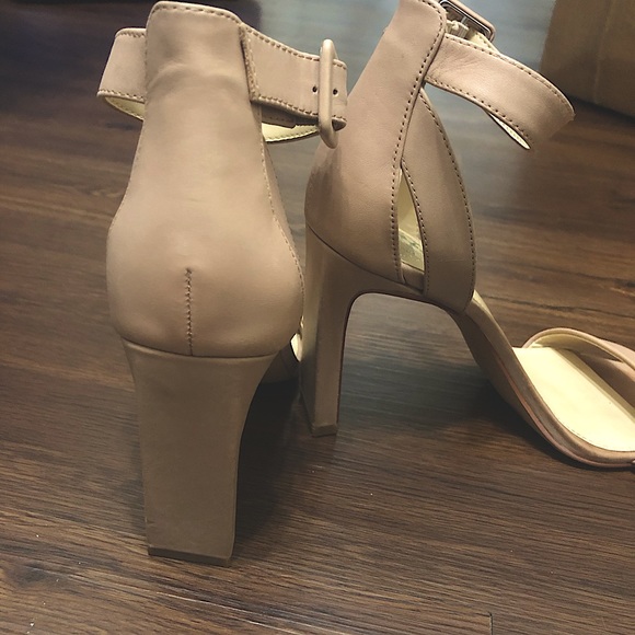 Nude heels - Picture 3 of 4